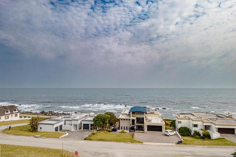 4 Bedroom Property for Sale in Beachview Eastern Cape